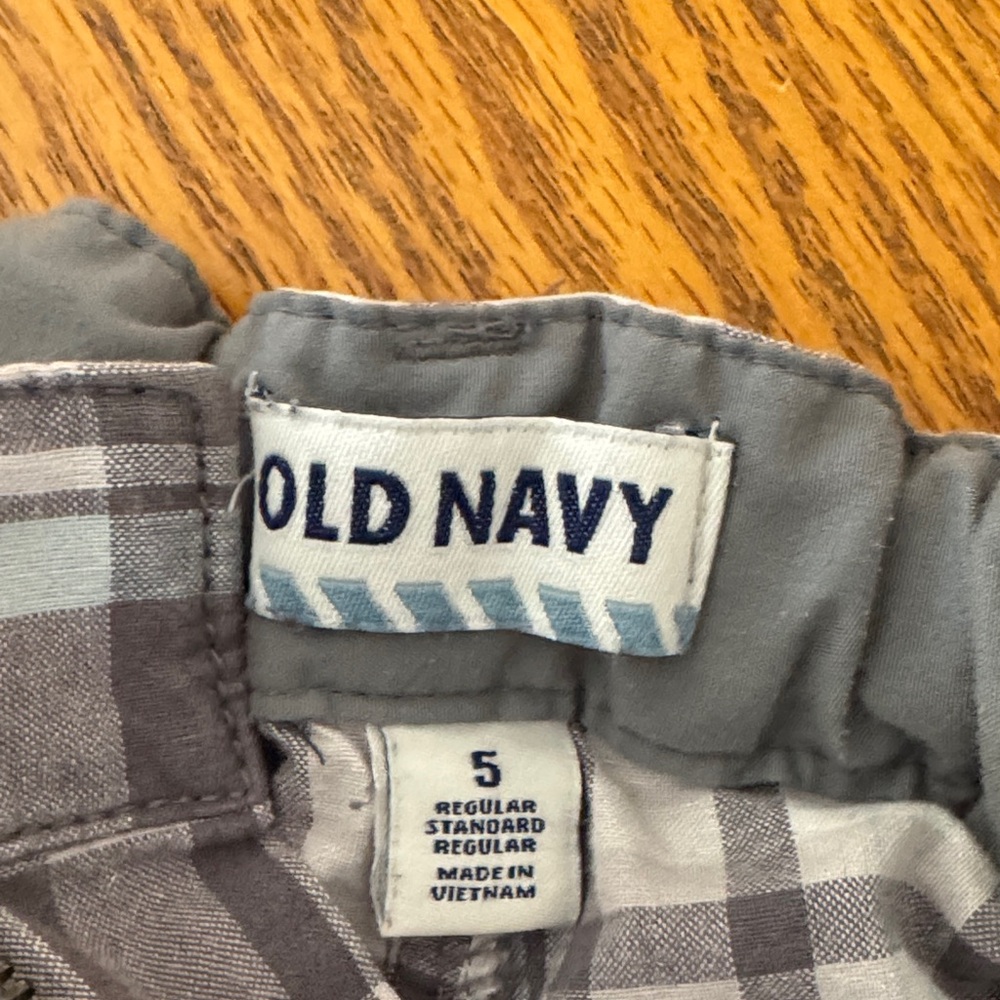 Old Navy Kids Plaid Shorts in Gray and White - Picture 4 of 4